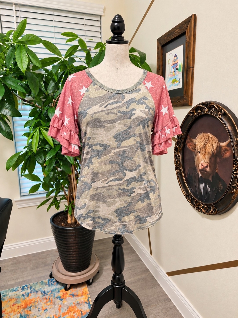 Women's Camo Print Ruffle Sleeve Top - Pink Star Raglan